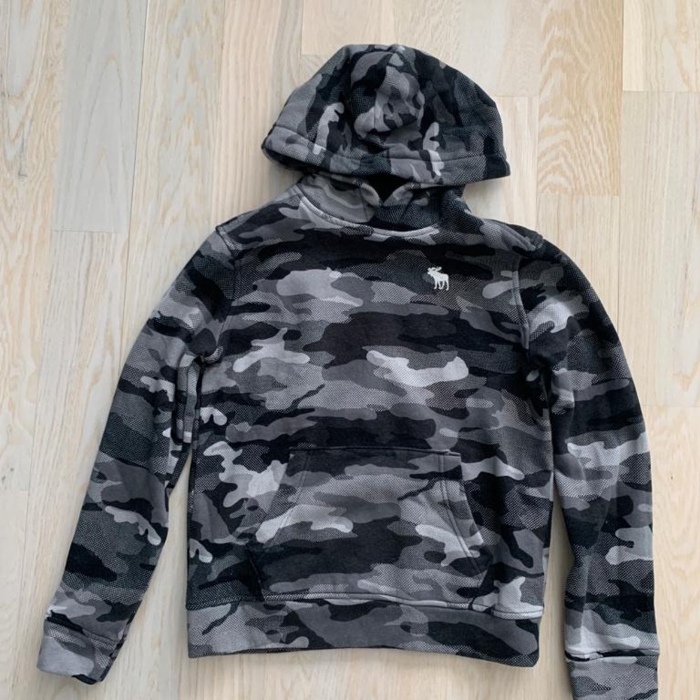 Abercrombie Kids sweatshirt size 11/12 In Black , White and Gray camo print